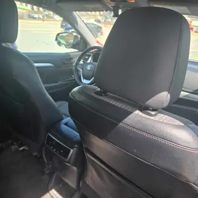 2015 Toyota Highlander LE – For Sale Reliable and practical family SUV, known for its durability and...