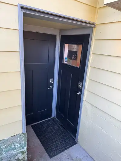 Bright & Spacious 3-Bedroom Suite New West (West End)