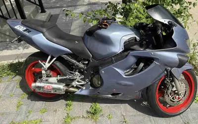 Bike Starts, Runs & drives Needs sum minor Cosmetics in the fairings and you’ll love this bike, inte...
