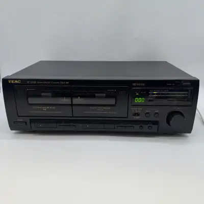 This vintage TEAC W-600R stereo double cassette deck is in very good condition and fully tested. Bot...