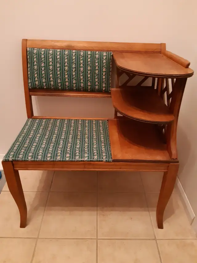 Banc d'entré antique en bois naturel in Chairs & Recliners in Trois-Rivières - Image 2