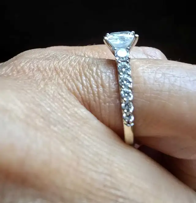 Engagement ring64866532780419122