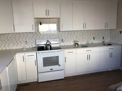 HOUSE FOR RENT-5Bed, 2Bath, 2Kitchen, FF Basement, Double Garage