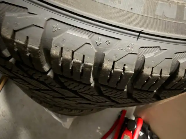 Michelin X-ice snow 205/55R16 with CRW rim in Tires & Rims in Oshawa / Durham Region - Image 4
