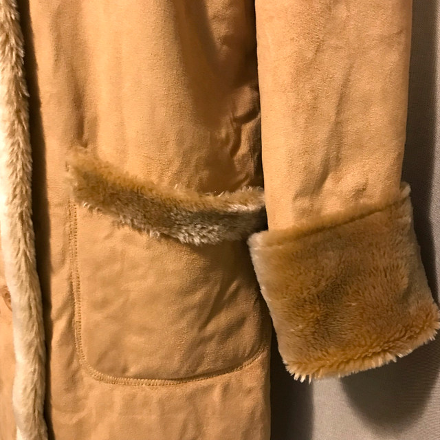 Vintage Fairweather -  Ladies  Faux Suede/Fur Coat - Size Large in Women's - Tops & Outerwear in City of Toronto - Image 2