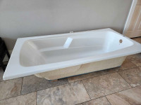MAAX Bathtub 65.5''