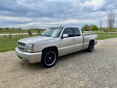 Trade for FXR or Panhead. 2005 Chevrolet Silverado SS ♦️ 226,000 kms / 140,000 miles ♦️ 6.0L V8 ♦️ A...