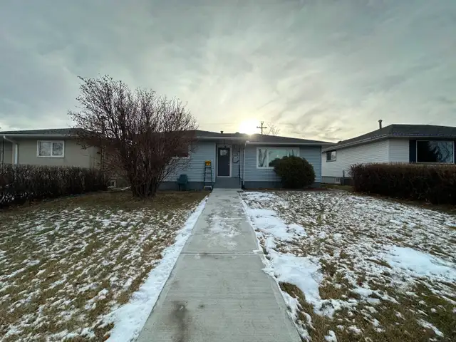 Newly Renovated 3-Bedrm Main Floor w/Garage,Kensington, Edmonton