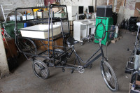 Tricycle vélo cargo - marché / kiosque ambulant