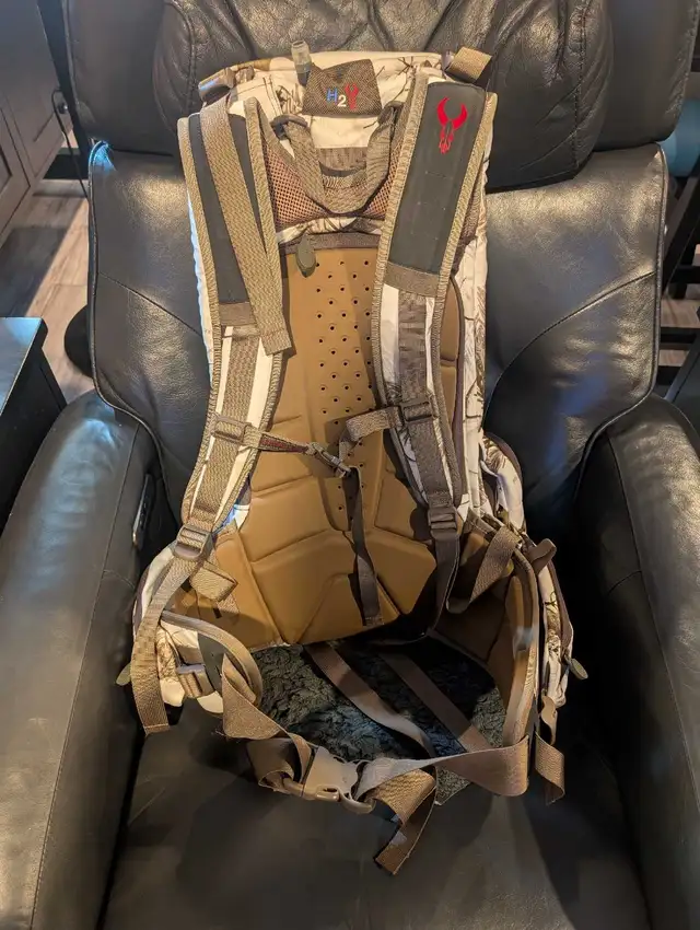 Badlands 2200 hunting or hiking backpack in Bags & Luggage in St. Catharines - Image 2