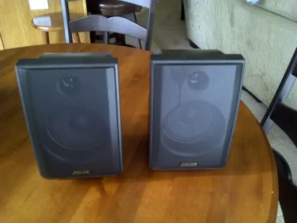 Advent Aw820 900mhz Wireless Portable Stereo Speakers in General Electronics in Mississauga / Peel Region - Image 2
