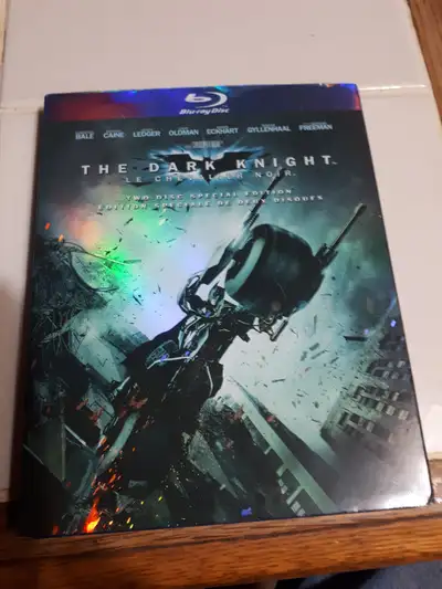 This is the blu-ray of The Dark Knight. It contains the blu-ray, digital copy and special effects. W...