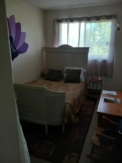 Beautiful private room for rent. Located in Saanichton. Unfurnished. Available Oct 1. Single occupan...