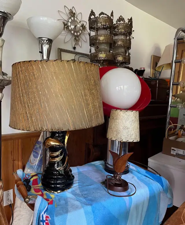 Jolie petite lampe de chevet mid century vintage retro 1960 in Indoor Lighting & Fans in City of Montréal - Image 5