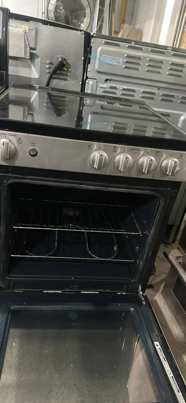 GE 24" inch apartment size stainless stove in Stoves, Ovens & Ranges in Hamilton - Image 4