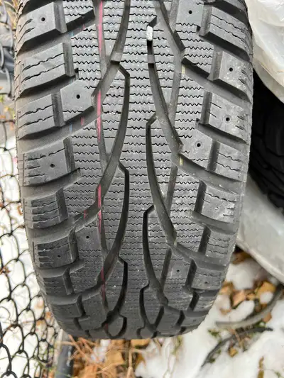Almost new tires hardly use 3 to 4 months.Size:-185/60R15.4 tires bought from agency.