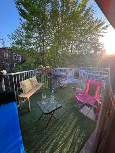 The apartment offers a rare combination of peaceful atmosphere, artistic warmth, greenery and open s...