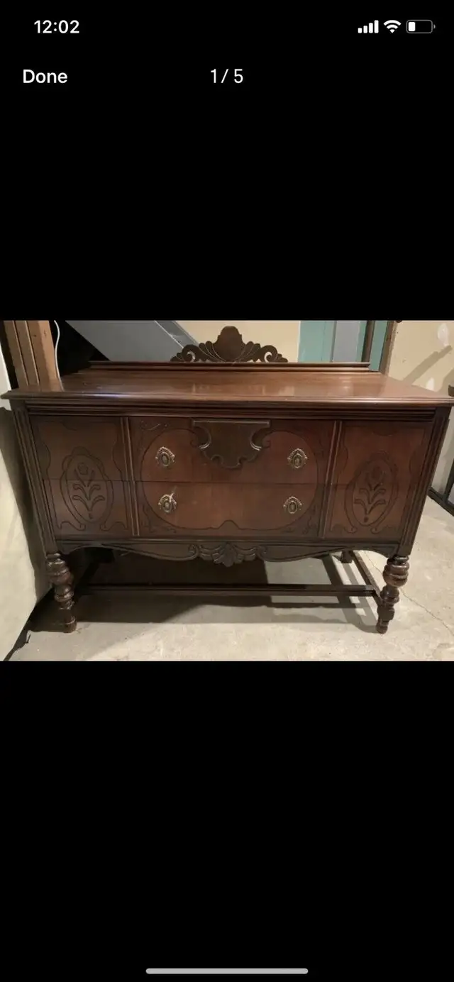 1900’s, 1910, 1920, 1930, 1940 vintage  buffet table and hutch in Hutches & Display Cabinets in Mississauga / Peel Region - Image 3
