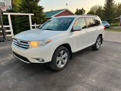2013 Toyota Highlander 3.5 Litre V6 6 spd automatic 281,000 km. Fully loaded Remote start, 3M treatm...