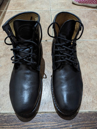 Roots Raging bull leather boots. Size 11.5