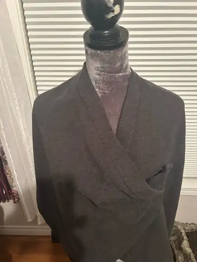 Lululemon wrap size M/L, View more
