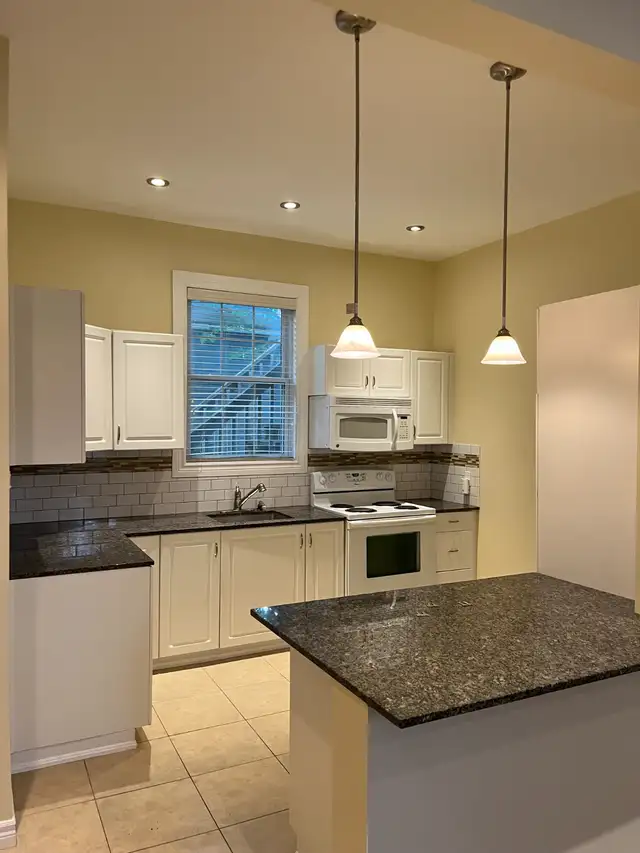 Bright Main Floor 2 Bedroom for Rent - Peterborough in Long Term Rentals in Peterborough - Image 7