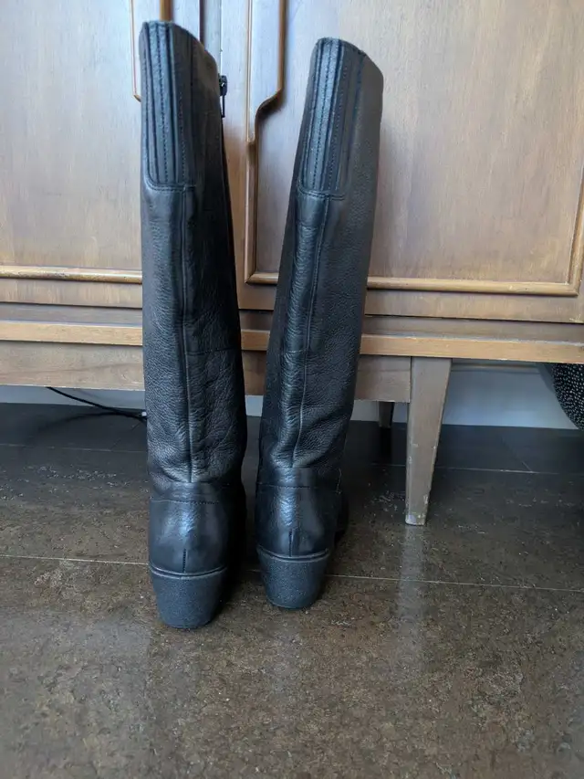 Clarks Black Leather Tall Wedge Boots - Size 8.5 in Women's - Shoes in Calgary - Image 3