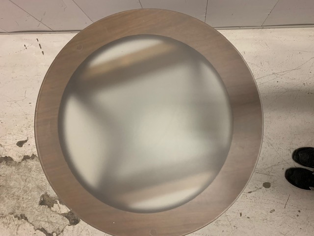 Table ronde en bois et dessus en verre dans Autres tables  à Ville de Montréal - Image 2