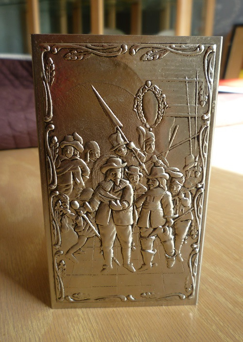 Vintage/Antique “Rembrandt's Nightwatch” match box holder dans Art et objets de collection  à Ouest de l’Île - Image 3