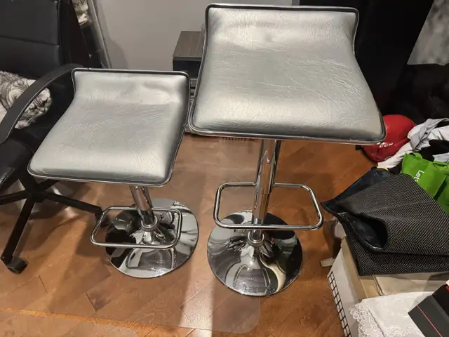 Bar stools set of 2, Silver in Chairs & Recliners in Markham / York Region - Image 2