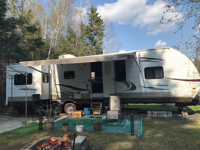 Roulotte 35 pieds sur terrain de camping Caravanes classiques