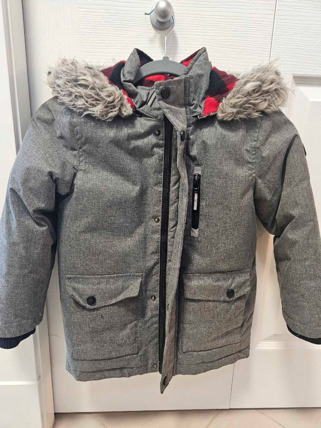 Size 6 boys winter jacket  dans Enfants et jeunesse  à Calgary