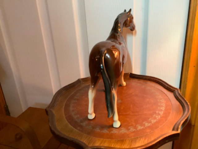 Large Vintage Beswick Glossy Brown Porcelain Horse  in Arts & Collectibles in Belleville - Image 3