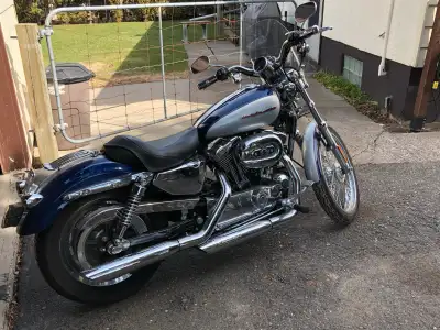 2006, 1200 sportster XL 20,000km lots of chrome always kept in heated garage. Have all original part...