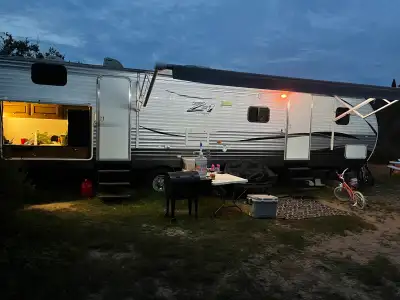 Well maintained camper lots of space for bigger family’s or guests. 20000 obo