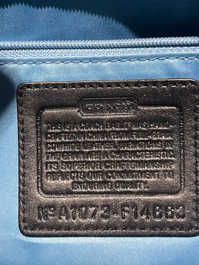 Black Vintage Coach Bag in Women's - Bags & Wallets in City of Toronto - Image 10