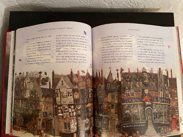 Harry Potter And The Philosopher's Stone: Illustrated Edition dans Livres jeunesse et ados  à Ville de Montréal - Image 4