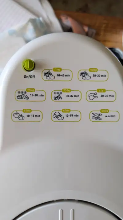 For sale is a T-fal Actifry air fryer, very little use for this, not used very much. in very good sh...