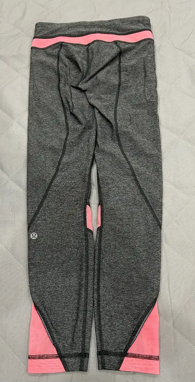 LULU Lady used pants in Women's - Bottoms in Markham / York Region - Image 9