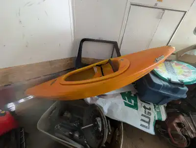 This is an 8-foot Pelican kayak, perfect for paddling around calm waters. This kayak has seen some u...