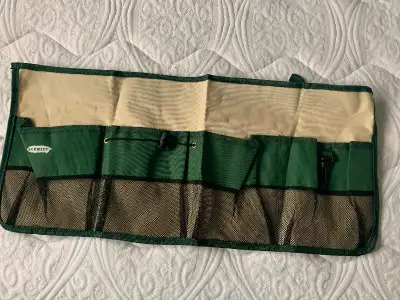 4 pouch apron. One size fits all. Posted on other sites.