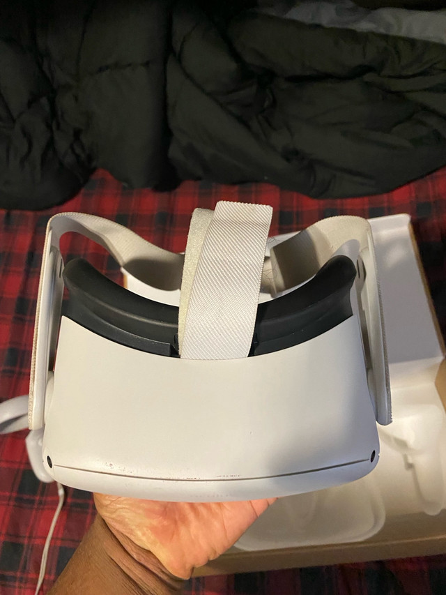 Oculus quest two  in General Electronics in Oshawa / Durham Region - Image 3