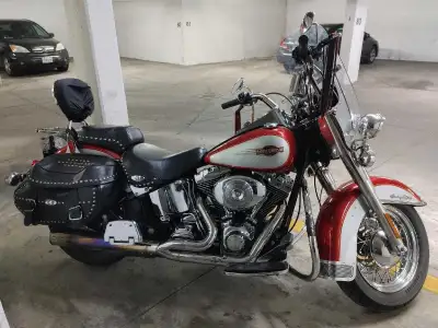 2005 HERITAGE SOFTAIL FLSTC • Colour: Silver/Red • 1450CC Fuel Injected Counter Balanced • Transmiss...