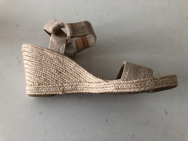 Ladies Beige Size 8 Hudson Wedge Sandals by Browns in Women's - Shoes in Ottawa - Image 2