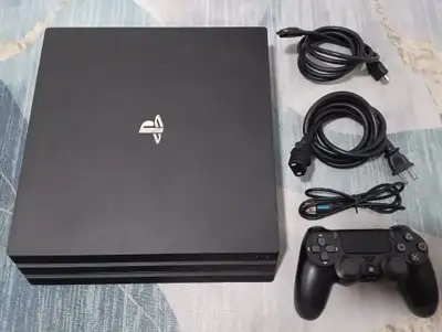 Contents: 2 controllers, console, power cord, HDMI cord, USB cord. 12 games: Spiderman Dragonball 2...