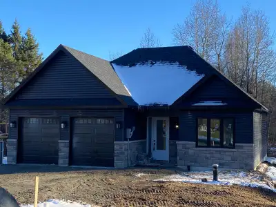 Brand new house available for rent in Sundridge, double car garage, vaulted and 9 ft ceilings, moder...