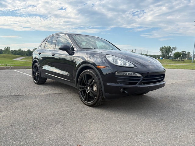 2011 Porsche Cayenne S V8 — Loaded — No Rust
