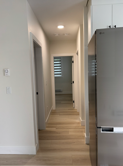 This is a clean, modern and never-before-occupied suite in a new home, located in a convenient and f...