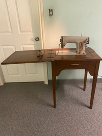 Singer Sewing Machine Vintage Model 227