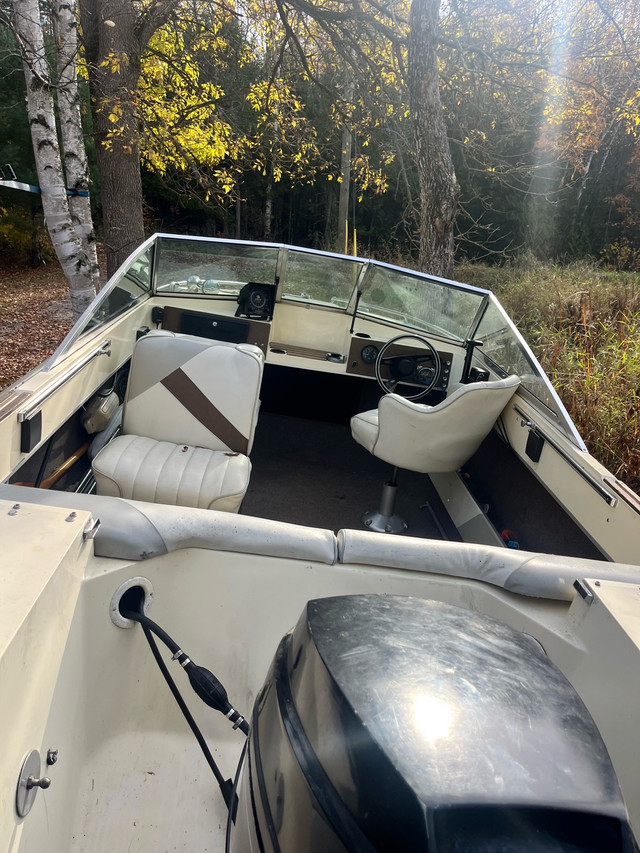 80’s Grew- great Hull in Powerboats & Motorboats in Barrie - Image 2